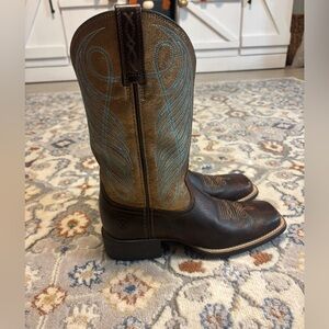 Women’s ariat boots